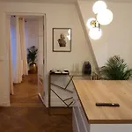 Champs Elysees Luxury Apartament