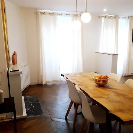 Champs Elysees Luxury Apartman *
