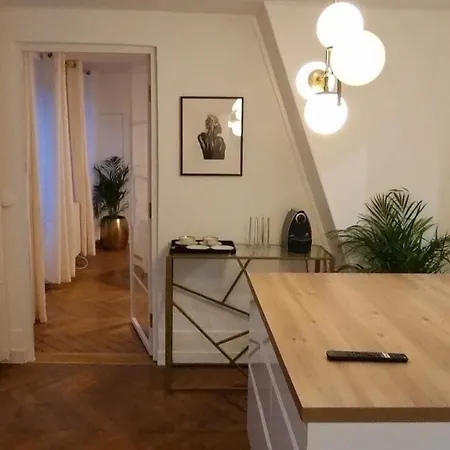 Champs Elysees Luxury Apartman