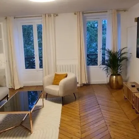 Champs Elysees Luxury Париж