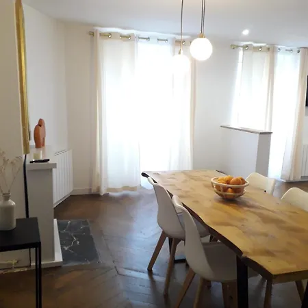 Champs Elysees Luxury Apartman