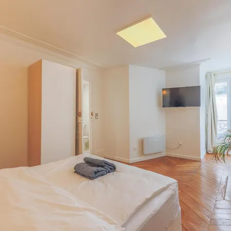 Champs Elysees Luxury Daire *